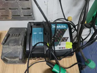 Lader MAKITA