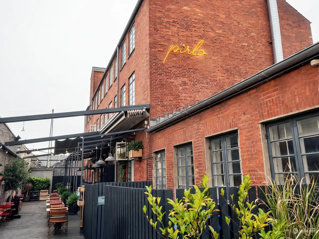 Billede 5 - Gennembelyst og højloftet kontor