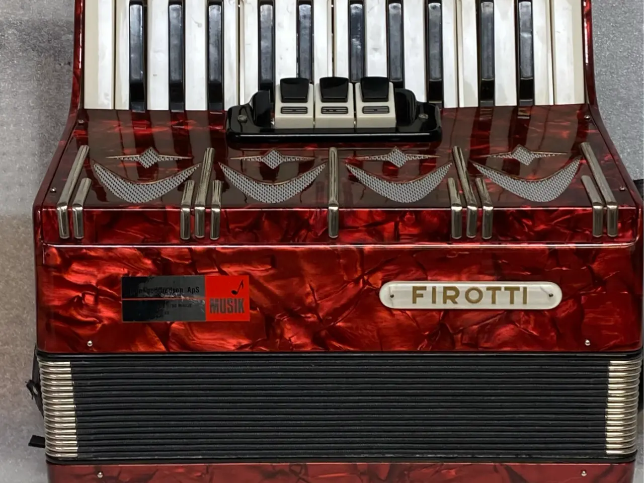 Billede 1 - Firotti harmonika – 2-kor / 3 registre – nyservice
