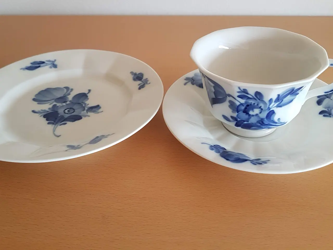 Billede 3 - Blå Blomst kantet kaffesæt - 8608+8553
