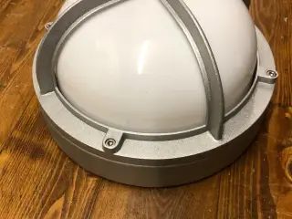Udendørslampe i aluminium