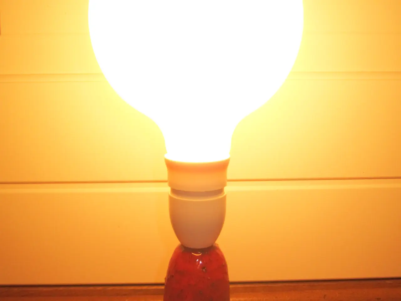 Billede 3 - RETRO RØD BORDLAMPE. BYD.