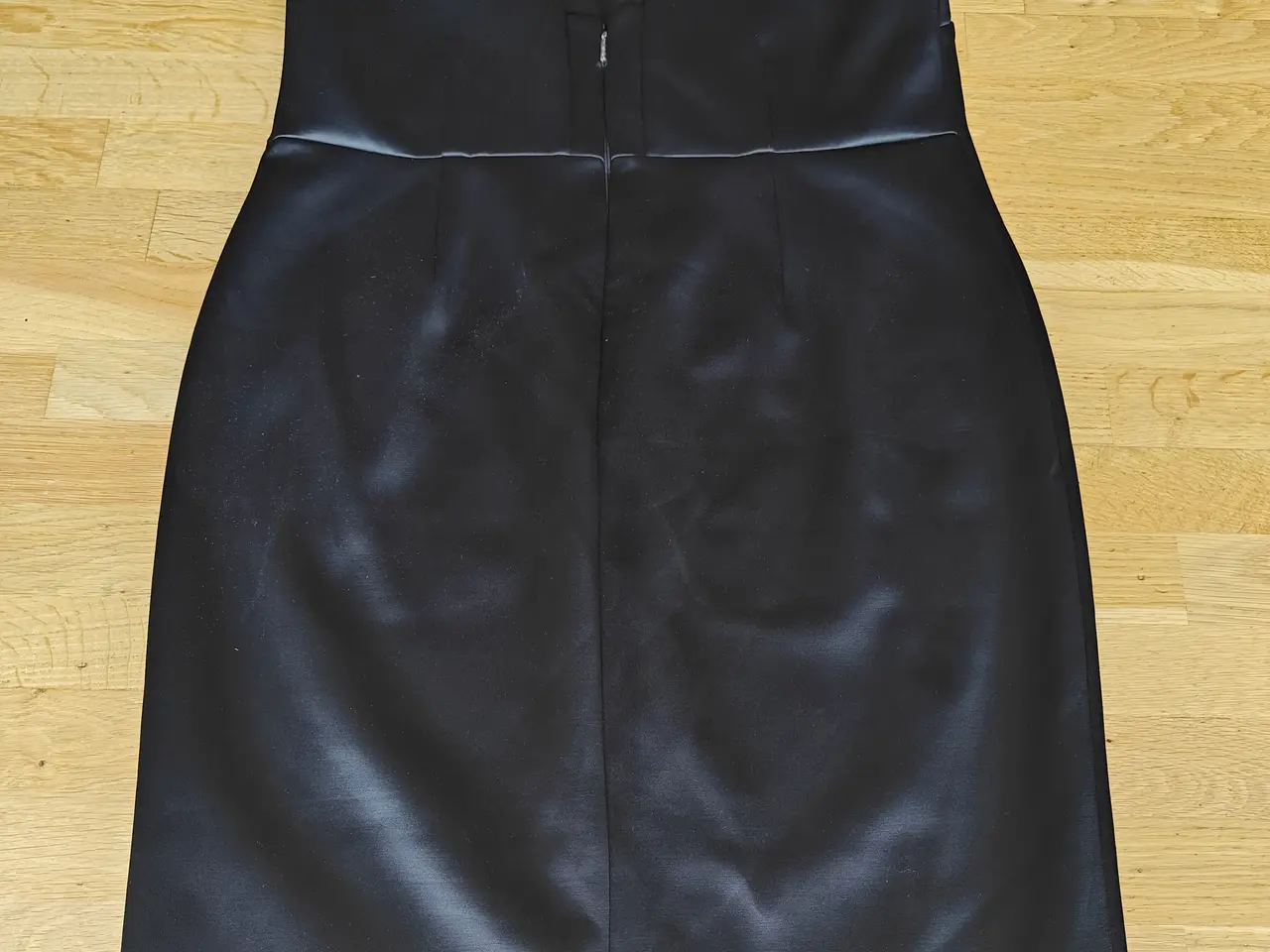 Billede 1 - Star Satin sort Kjole str. 48