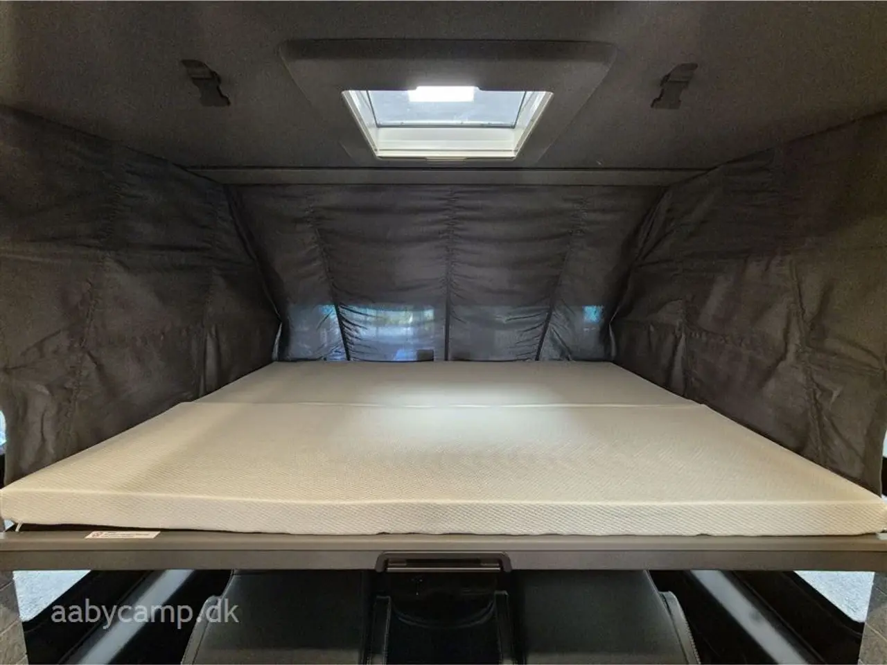 Billede 10 - 2025 - Niesmann+Bischoff Arto 78 solceller. 3x150 Ah lithium batterier. 3000w inverter. Elektrisk markise. Udv. gas/vand. Helårsdæk. 2x TV. Duo control. luft undervogn. Hydrauliske støtteben.