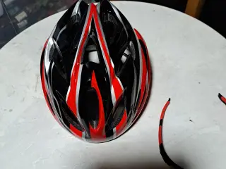 Cykelhjelm og solbriller brugt 1x