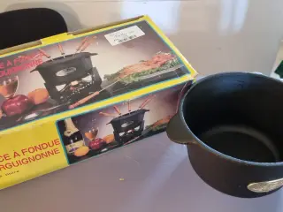 Fonduesæt i sort støbejern