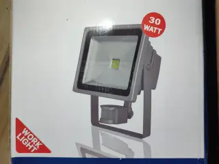 JO-EL LED 30W m/sensor til væg