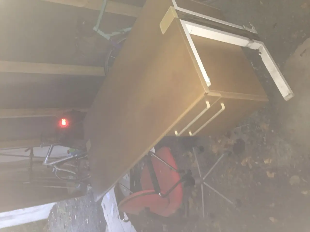 Billede 1 - Skrivebord med kontorstol