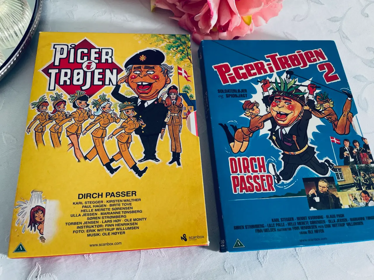 Billede 1 - Pigerne i trøjen 1 & 2