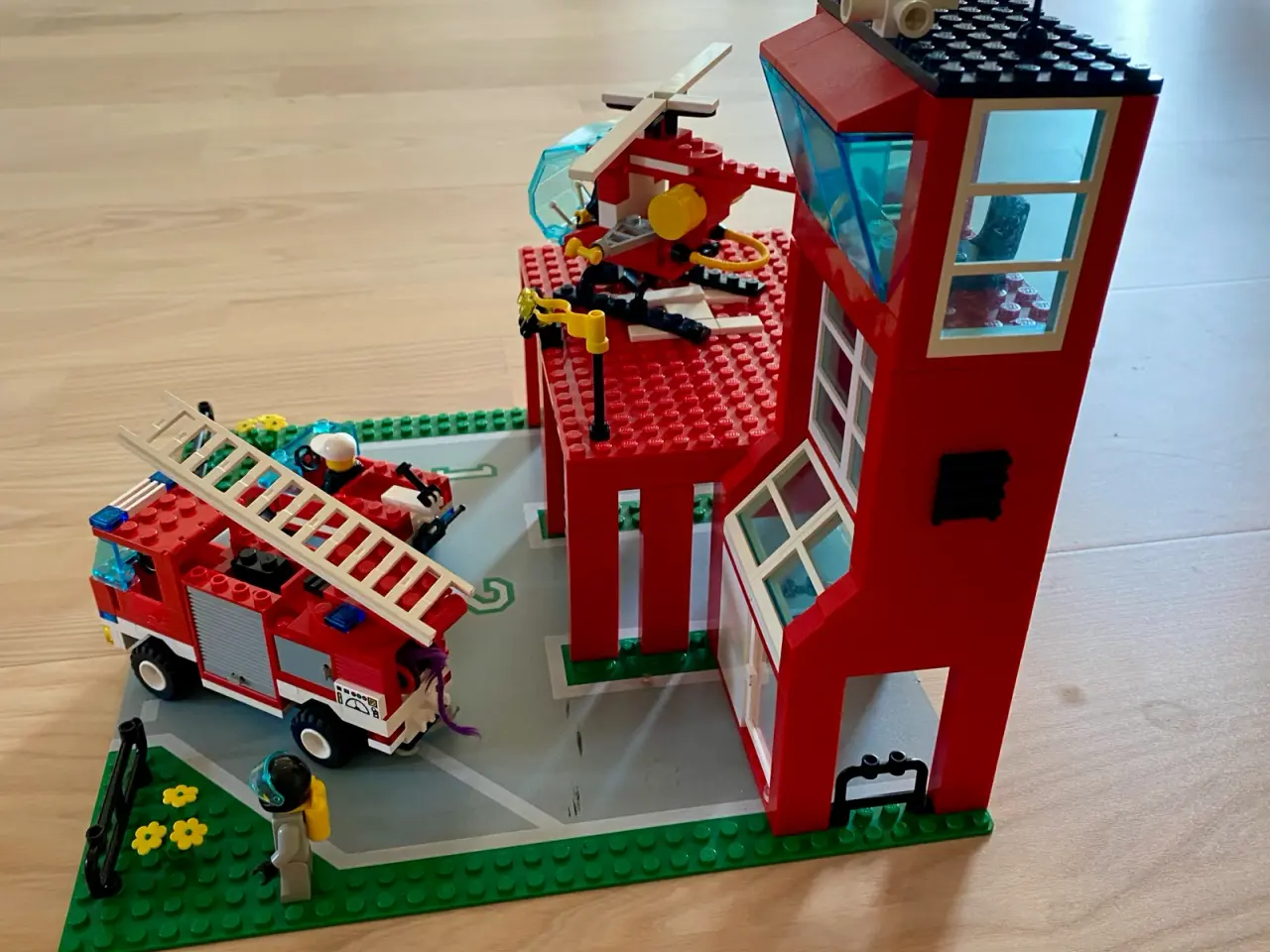 Billede 3 - Lego system Brandstation nr 6571