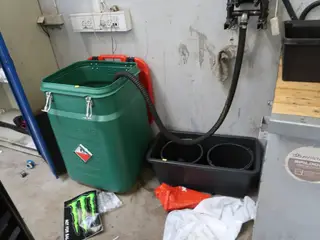 Skraldespand samt plastikspand