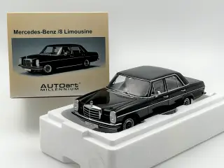 1968 Mercedes-Benz 220D /8 AUTOart - 1:18