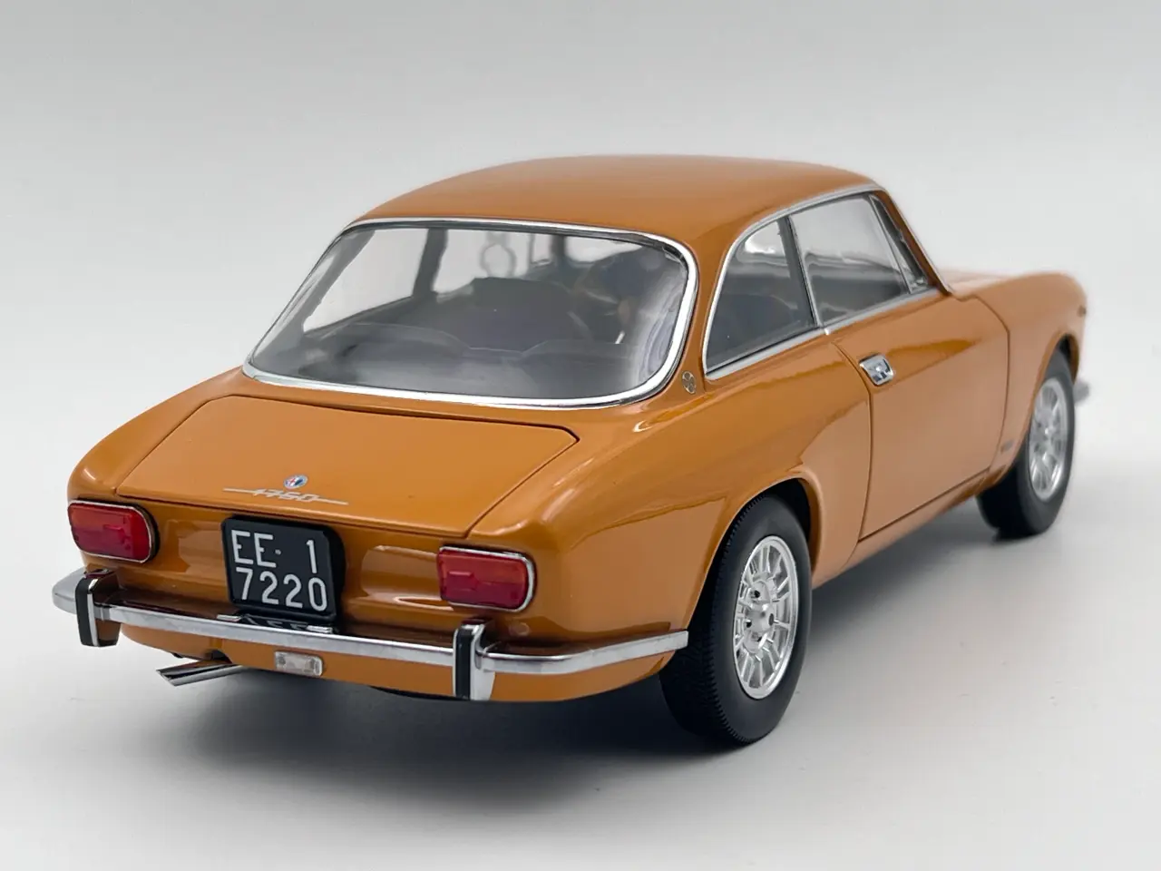 Billede 3 - 1970 Alfa Romeo 1750 GTV 1:18 Super flot