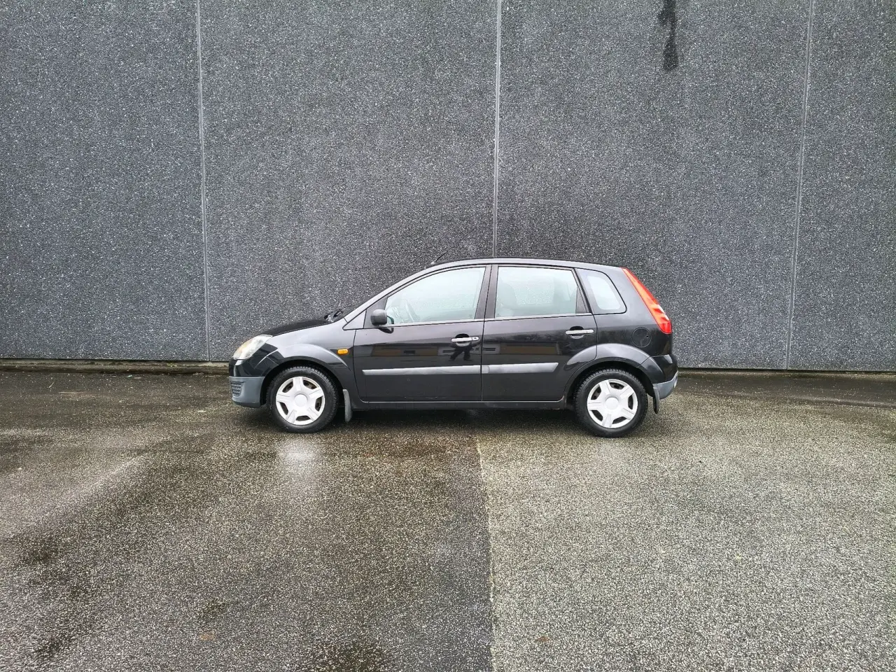 Billede 1 - Ford Fiesta 1,3 Ambiente 70HK 5d