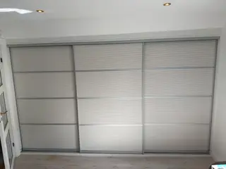 HTH Skydelåger til Garderobe