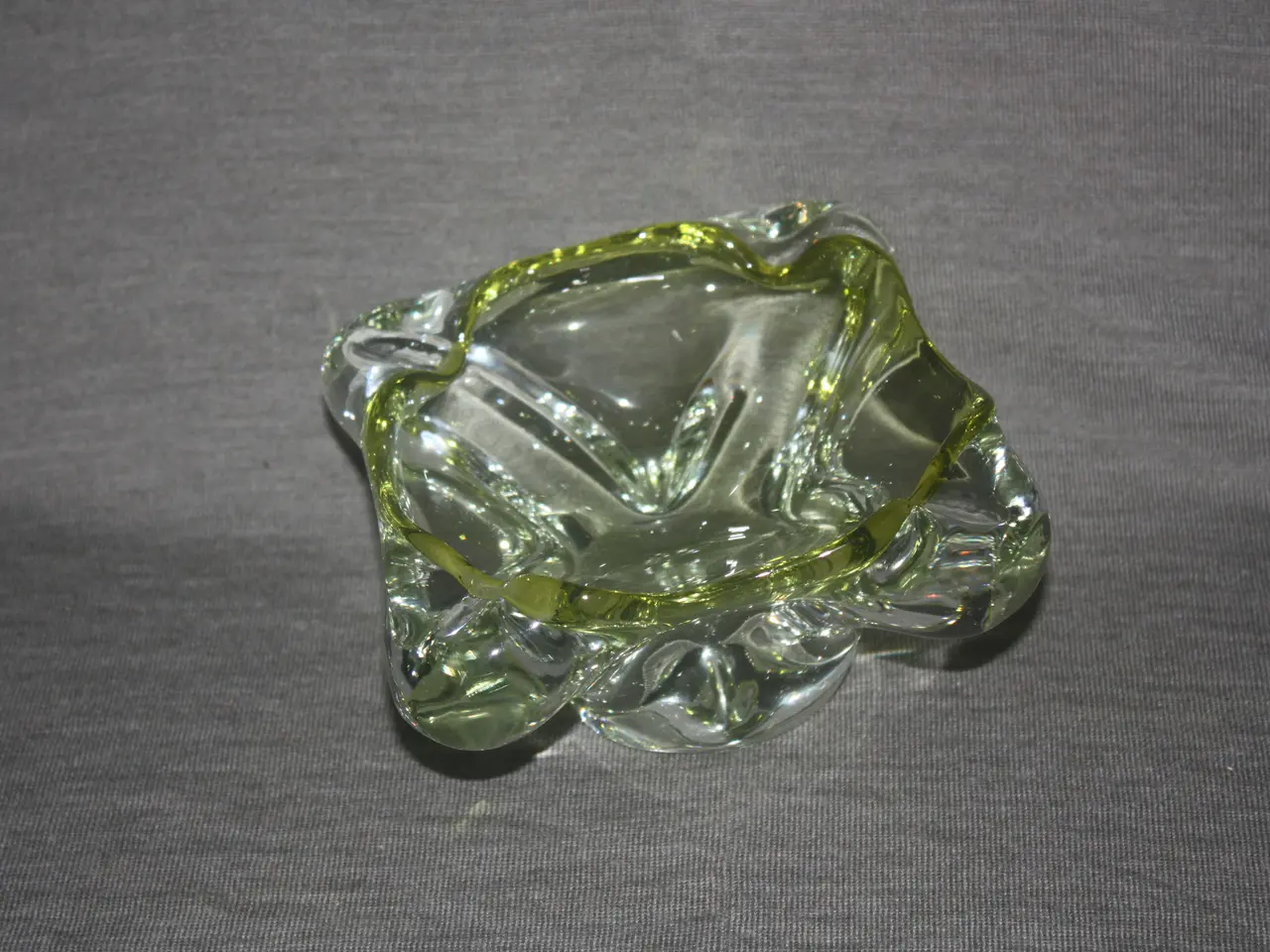 Billede 1 - Askebæger / skål i gul glas 14 cm x 14 cm