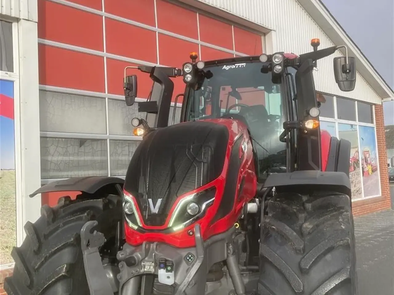 Billede 1 - Valtra T235 Direct Twintrac Demo Køb eller Prøv den
