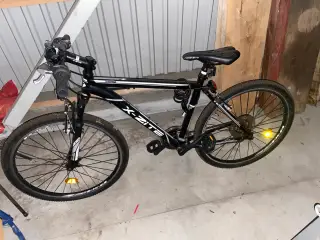 Mountain bike sort som ny og køreklar