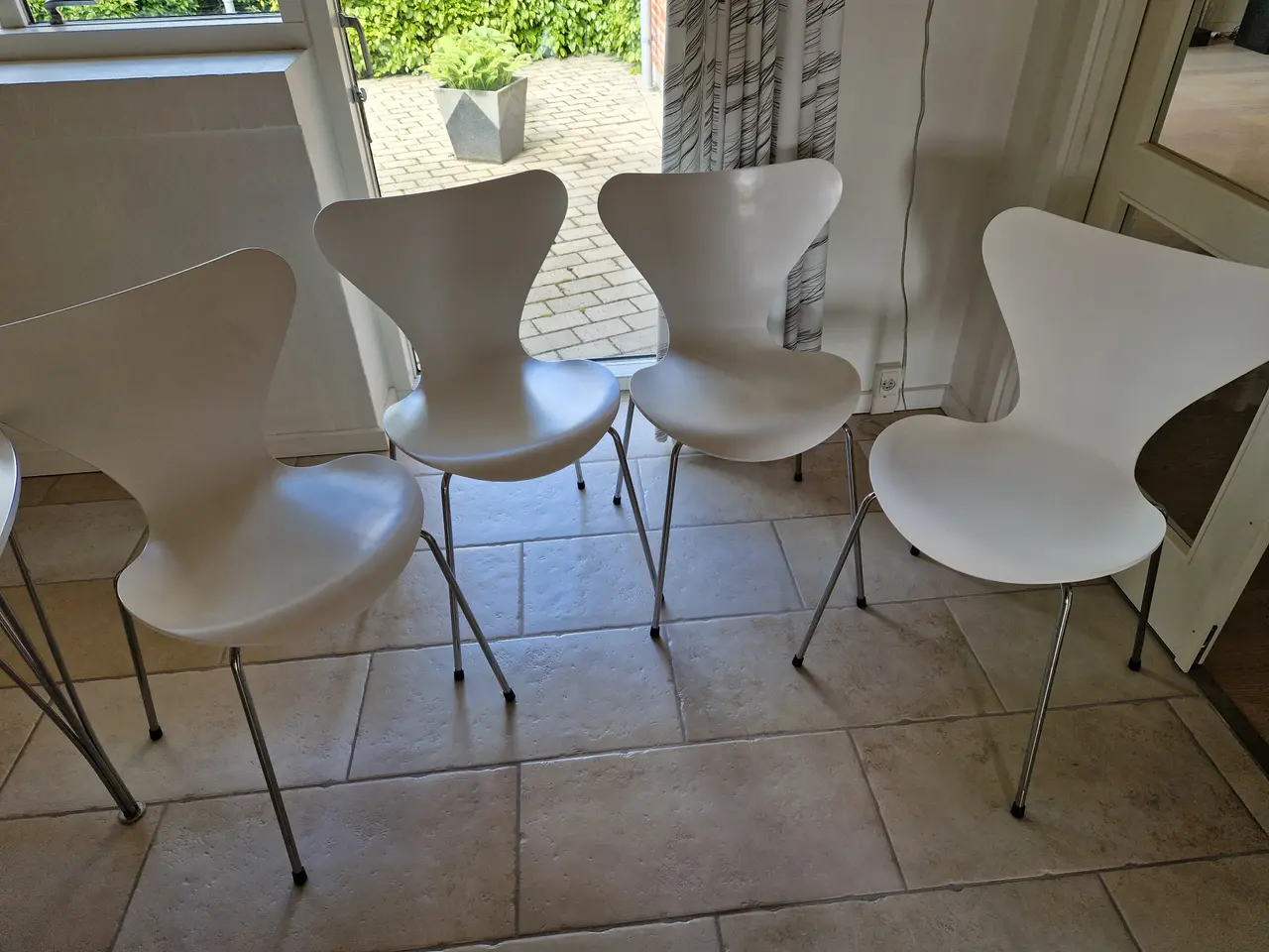 Billede 3 - Piet Hein spisebord og 4 Arne Jacobsen 7'er stole