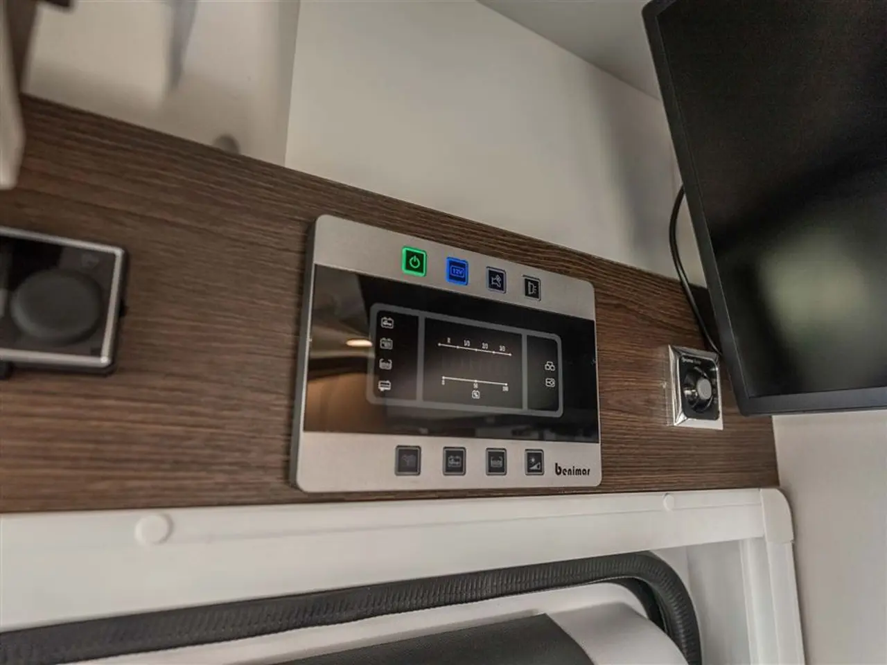 Billede 27 - 2022 - Benimar Tessoro 488 NK Rummelig camper med face-to-face siddegruppe