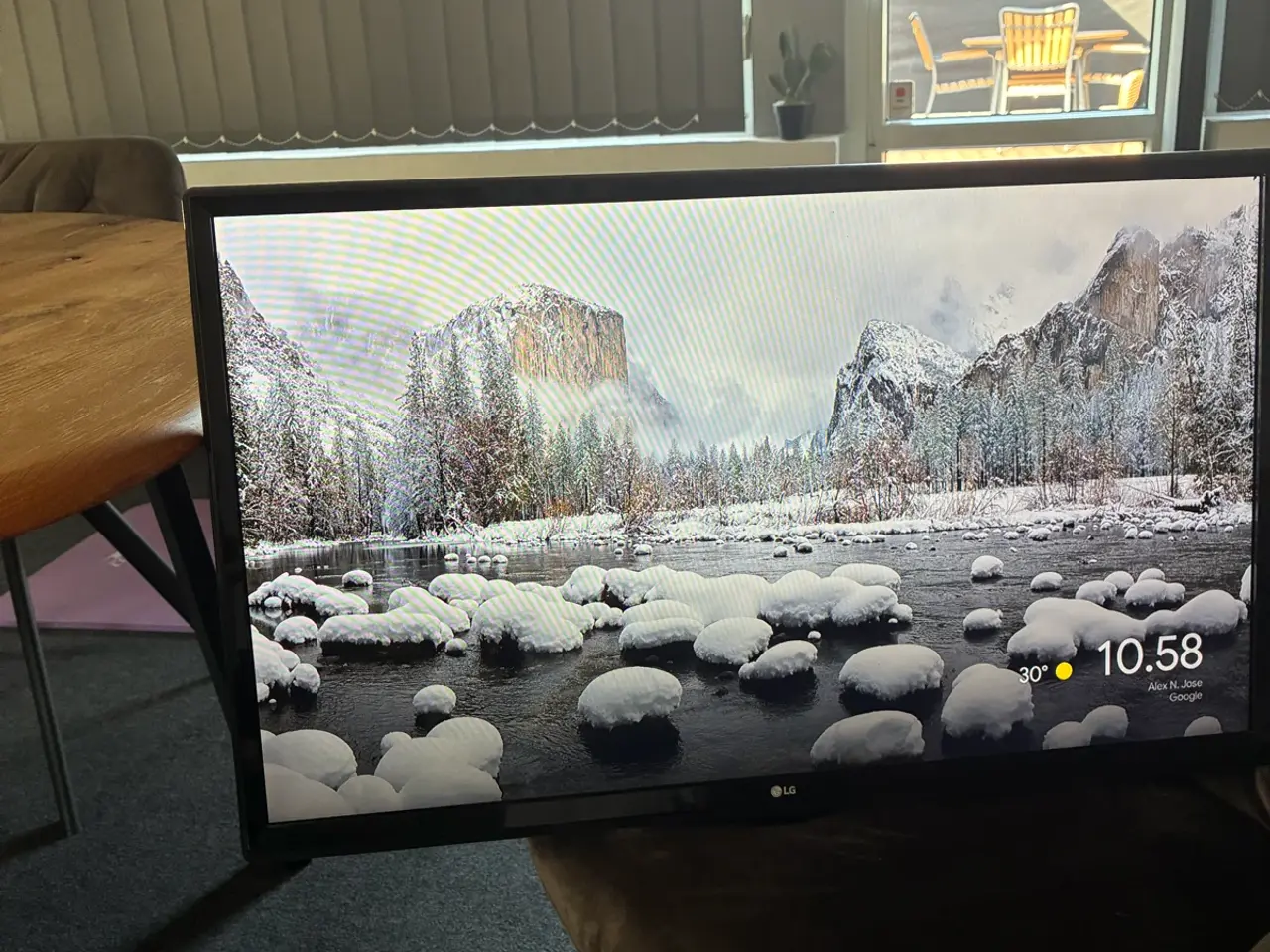 Billede 2 - 27” Smart TV LG med ophæng 
