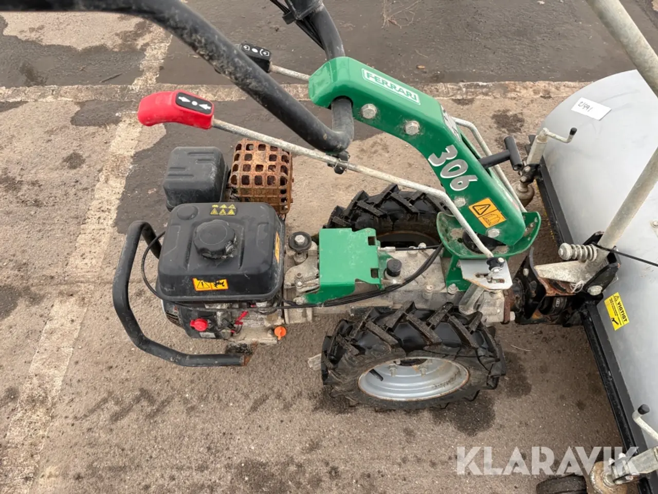 Billede 6 - Redskabsbærer med kost Ferrari 306