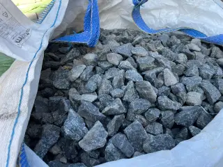 Sorte granit skærver