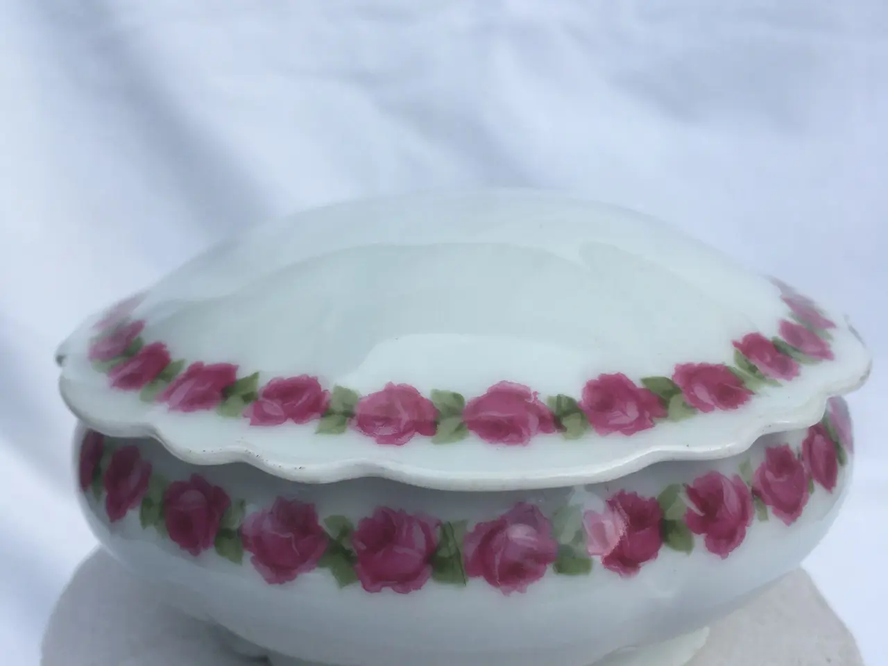 Billede 1 - Rund porcelæn bonbonniere
