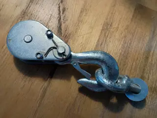 Løftekrog og øjebolt.