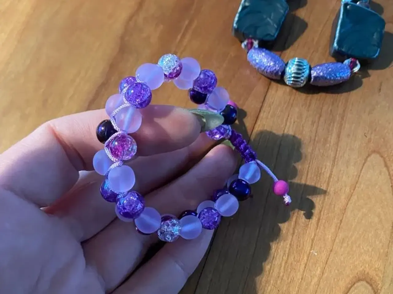 Billede 4 - Nye knyttede armbånd