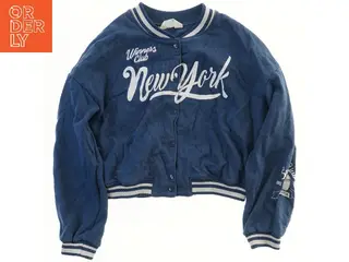 Bomberjakke med New York print fra H&M (str. 146)