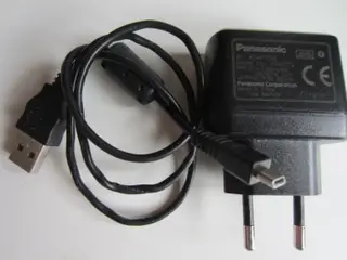 Panasonic VSK0772 lader-strømforsyning + USB-kabel