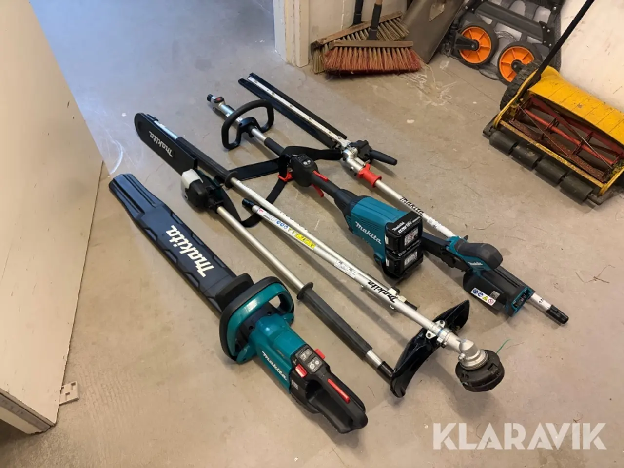 Billede 1 - Lot af havemaskiner Makita inkl. 3 batterier, lader og tilbehør