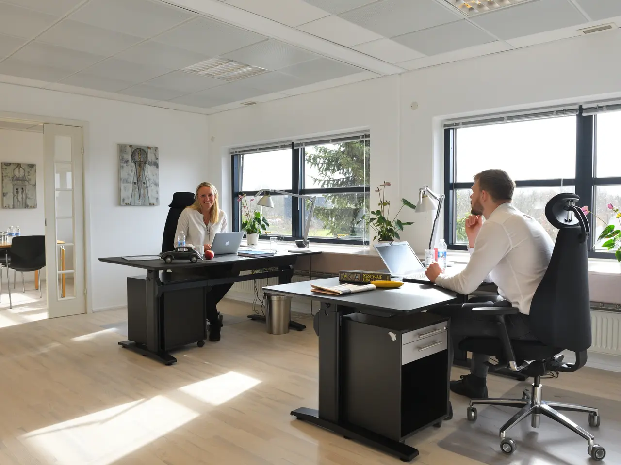 Billede 1 - Flerbrugerejendom m. kantine. reception og gratis parkering