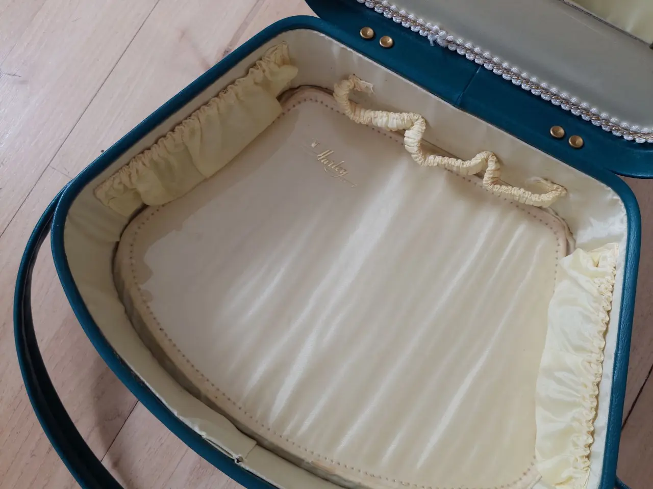 Billede 9 - Vintage Beautybox med funky detaljer – Harley Lime