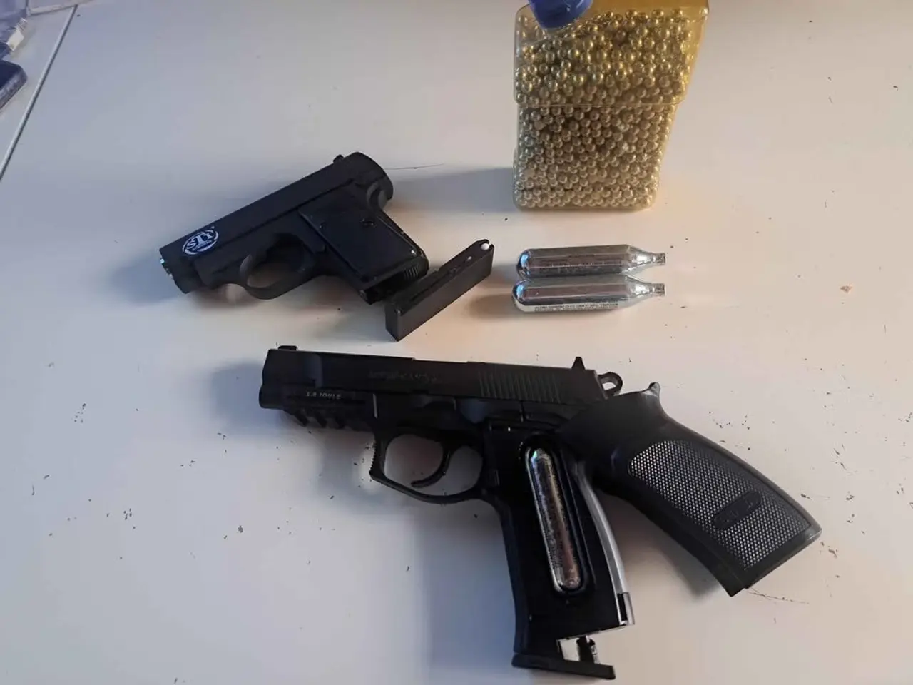 Billede 9 - Soft gun som ny samt 2 stk pistoler 1 manuel og 1