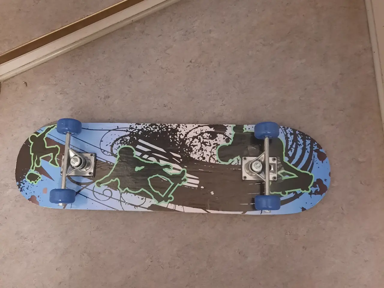 Billede 4 - Hipt skateboard I flotte farver