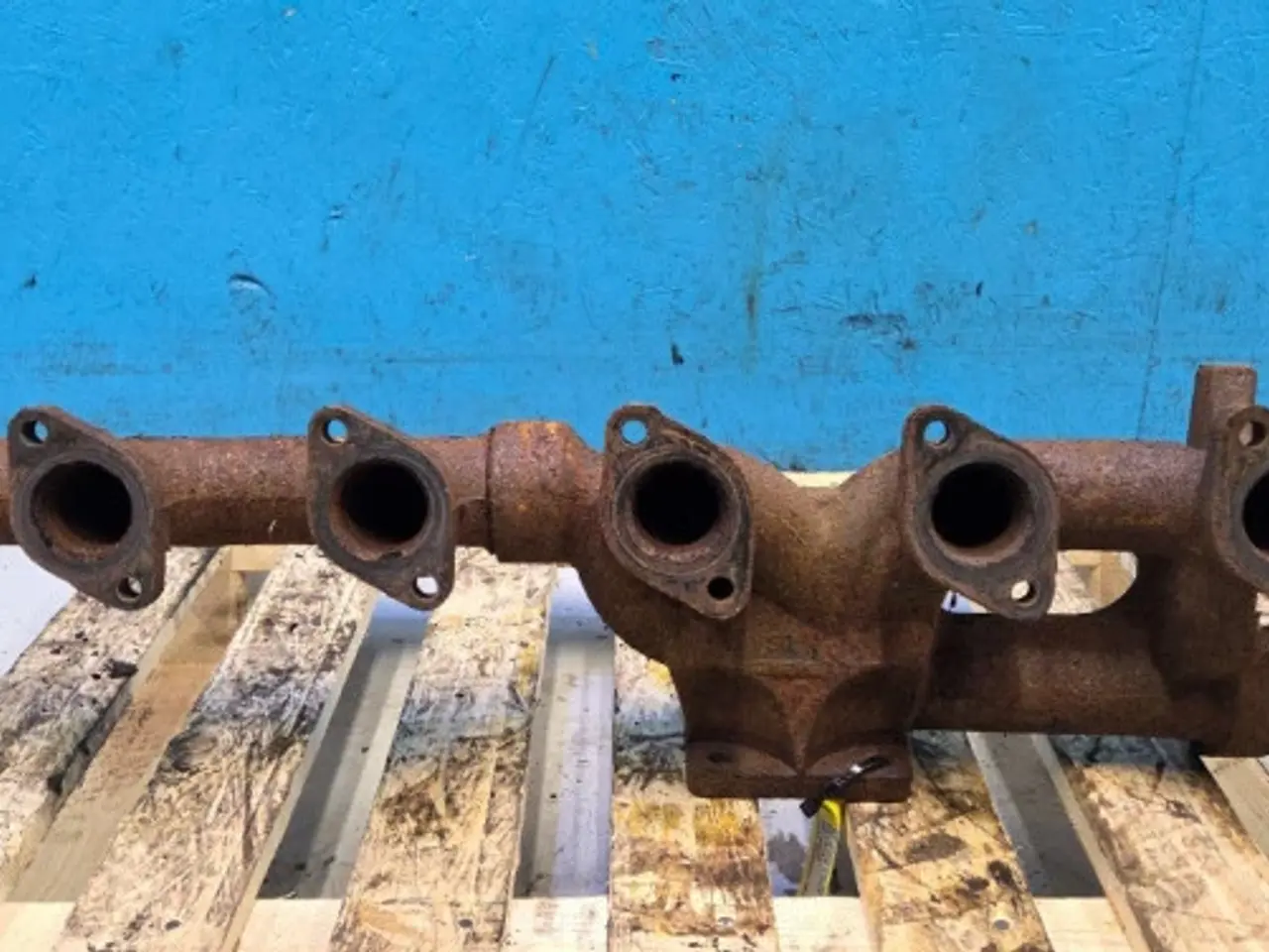 Billede 3 - John Deere 6090HZ003 Udstødningsmanifold R519687