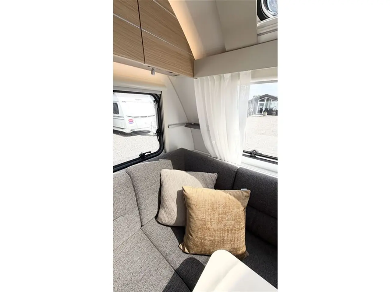 Billede 9 - 2021 - Adria Adora 613 UT Alde Centralvarme   Queensbed-Alde-Gulvtemp.-Endebad-Mover-Telt