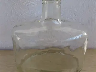 Stor karaffel i kraftigt glas ;-)