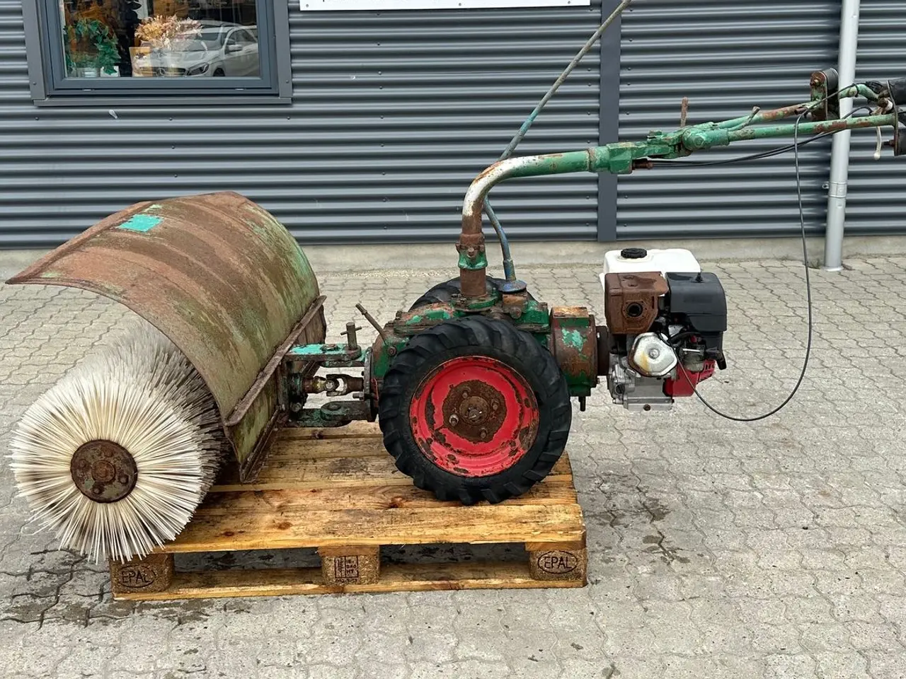 Billede 6 - En ok brugt kost.