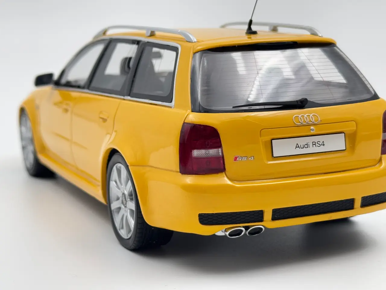 Billede 6 - 1999 Audi RS4 Avant (B5) Imola Yellow - 1:18