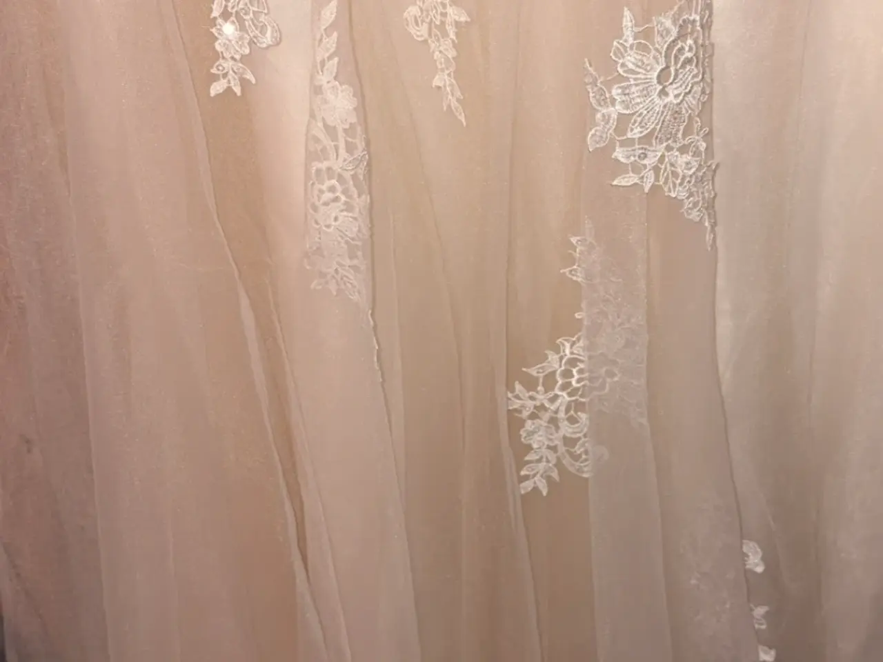 Billede 3 - Smuk og elegant brudekjole