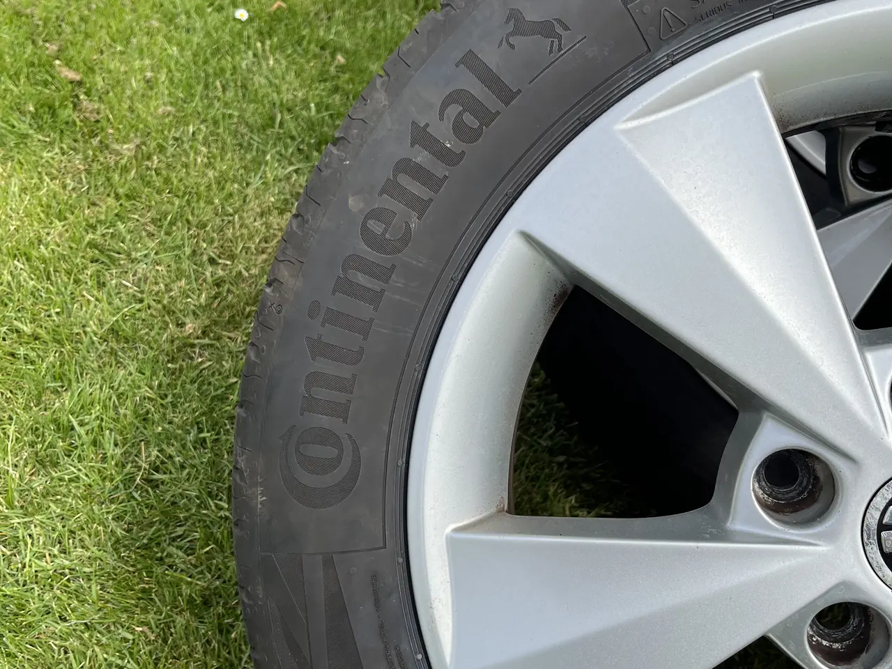 Billede 7 - Skoda Alu fælge inkl. næsten nye Conti dæk.