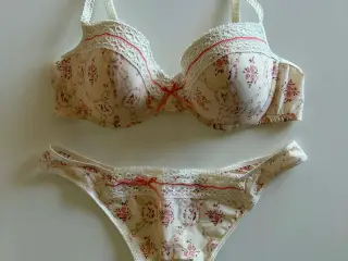 Passionata undertøj, bh og g-streng, str. 75C/42