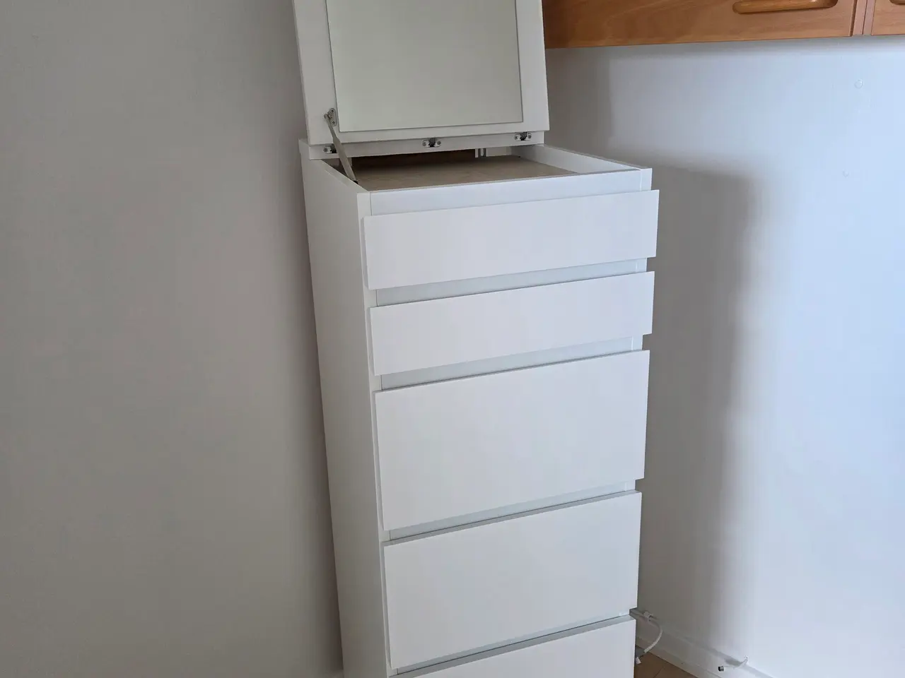Billede 2 - IKEA MALM kommode, 6 skuffer og spejl,udgået model