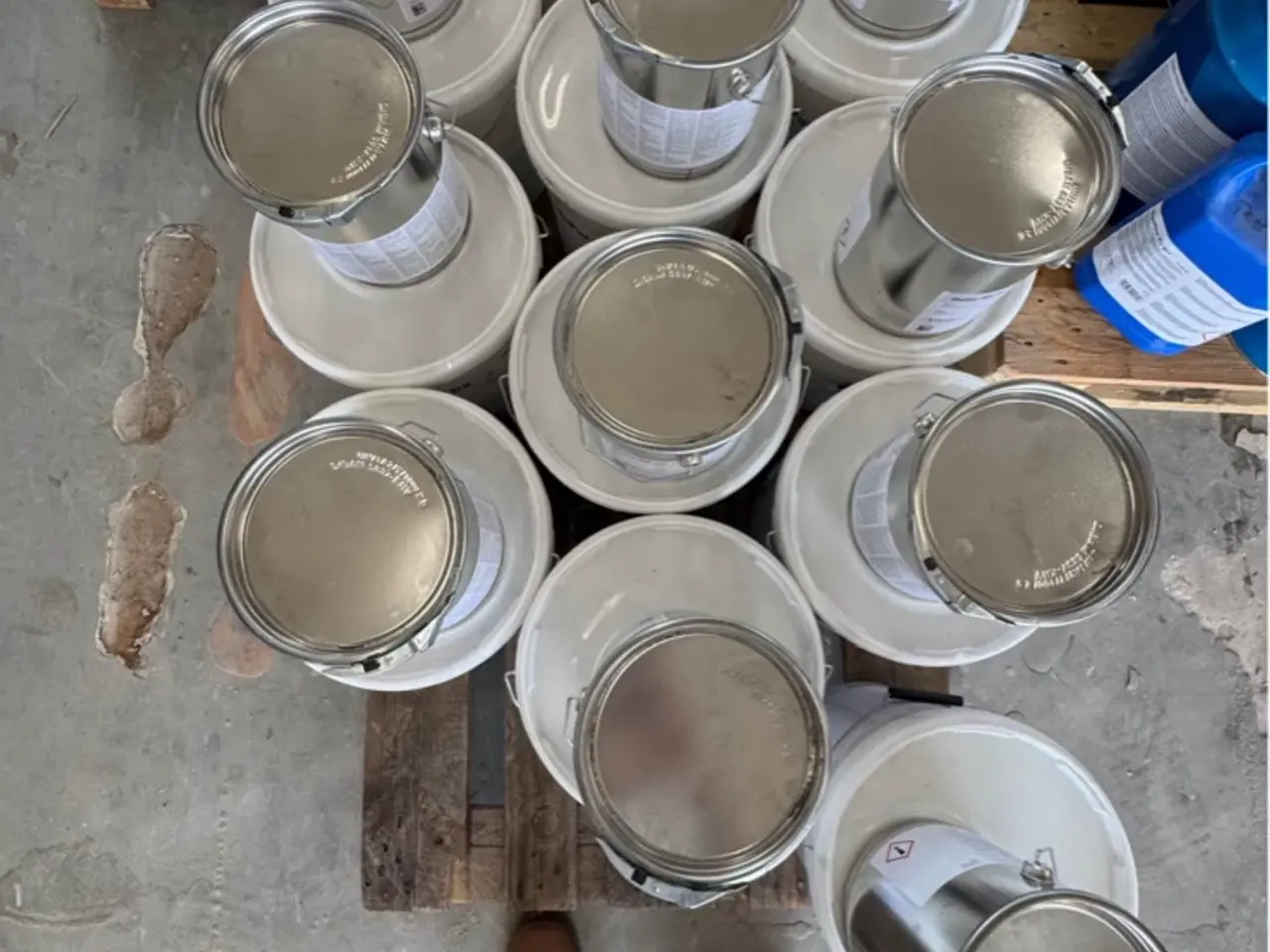 Billede 2 - Polyurethane maling sælges. 10,6kg pr spand. I RAL