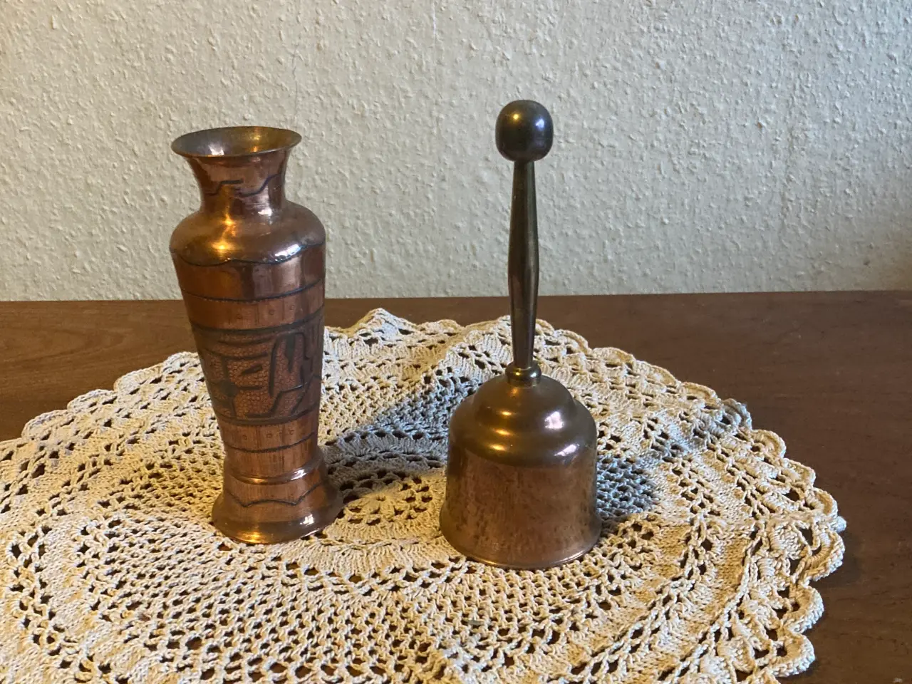Billede 1 - Vase og klokke i kobber....