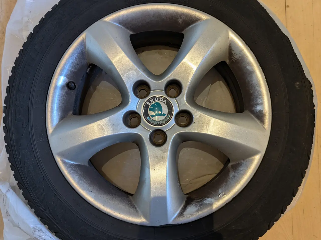 Billede 1 - Originale Skoda Fælge med dæk