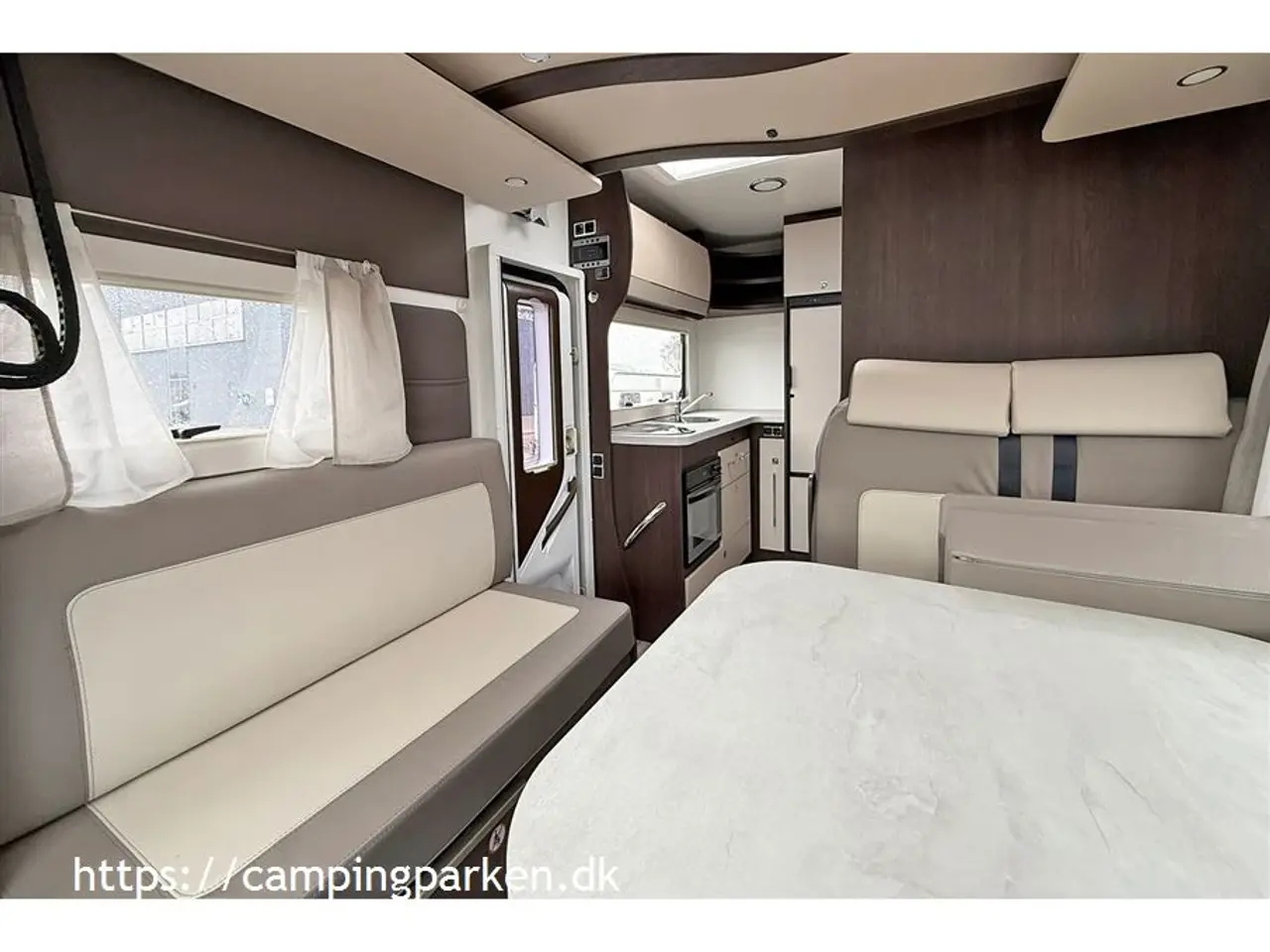 Billede 6 - 2021 - Benimar   Kort autocamper med stor siddegruppe, totallængde kun 5,99 m.